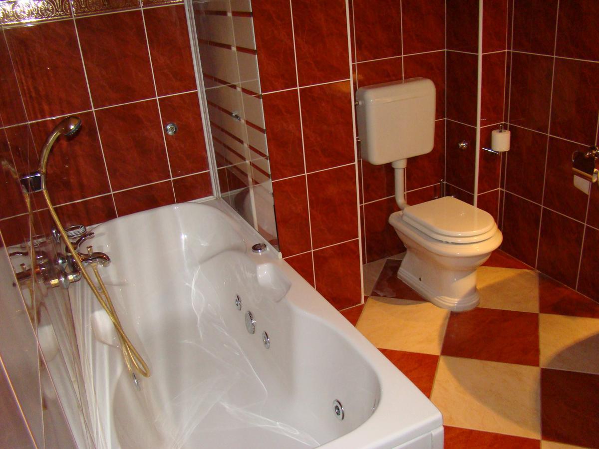 אוסילק Hotel Vila Ariston מראה חיצוני תמונה