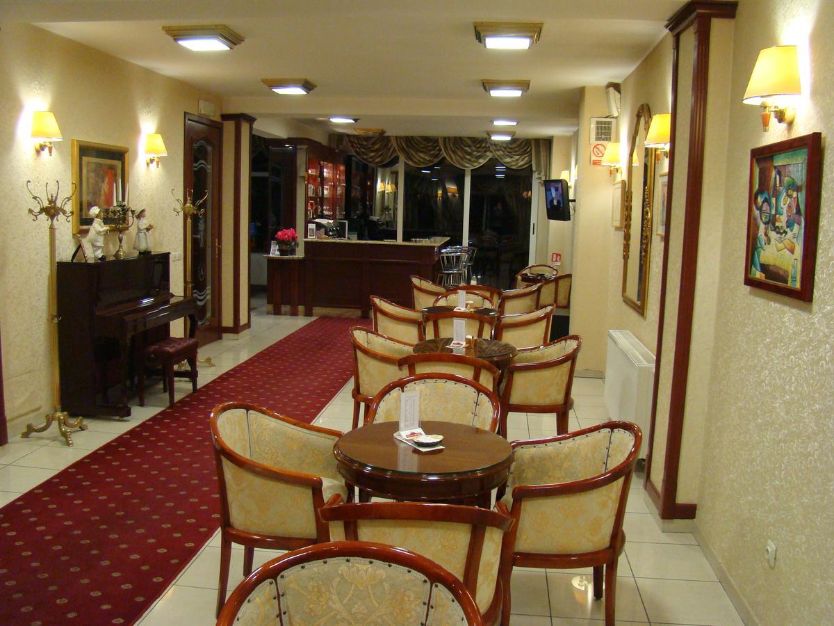 אוסילק Hotel Vila Ariston מראה חיצוני תמונה